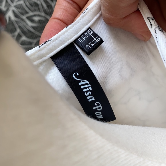 Lace Dress - Picture 4 of 4